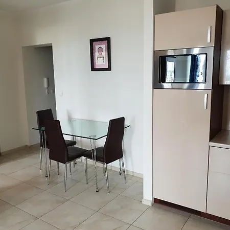 & At Strusia Street Homestay *